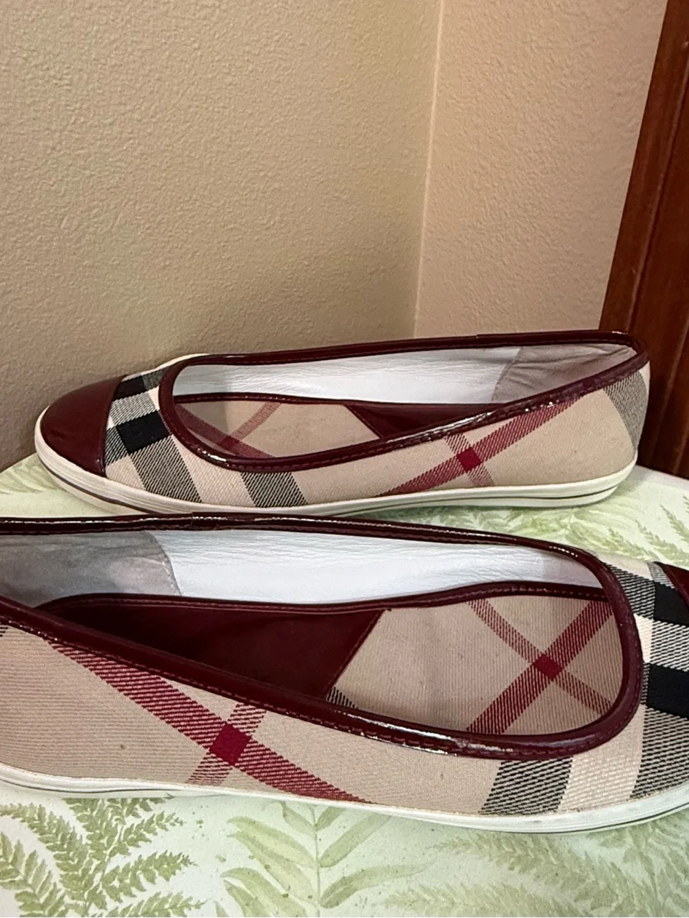 Burberry Nova Check Canvas and Patent Leather Cap Toe Flats EUR 40/US 9.5 - Picture 7 of 7